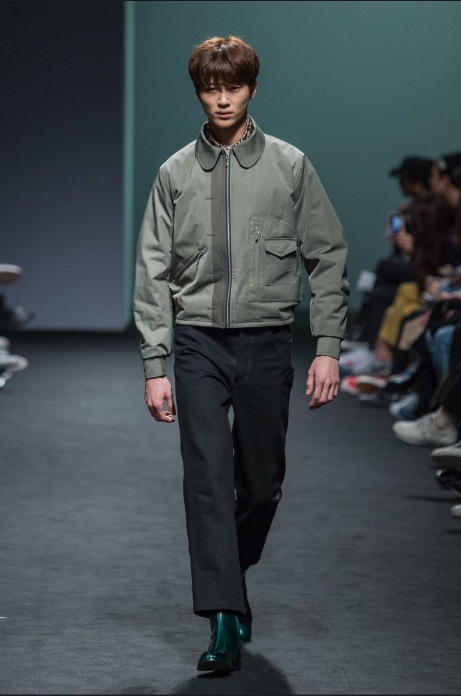 [잡담] 변우석) 변우석은 모델 때부터 앞이랑 뒷모습이 많이 달랐구나ㅋ | 인스티즈