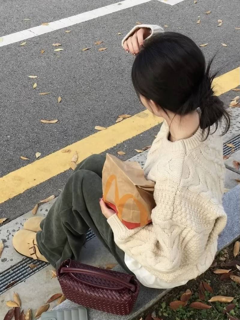 [잡담] 진짜 찐따 같은 거 아는데 혼자 삼각대로 이런 남찍사 찍는 거 가능함..? | 인스티즈