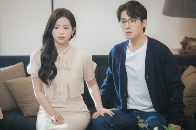 [정보/소식] 대군부인) '21세기 대군부인' 이재원-채서안, 아이유 견제하는 닭살 케미 부부 | 인스티즈