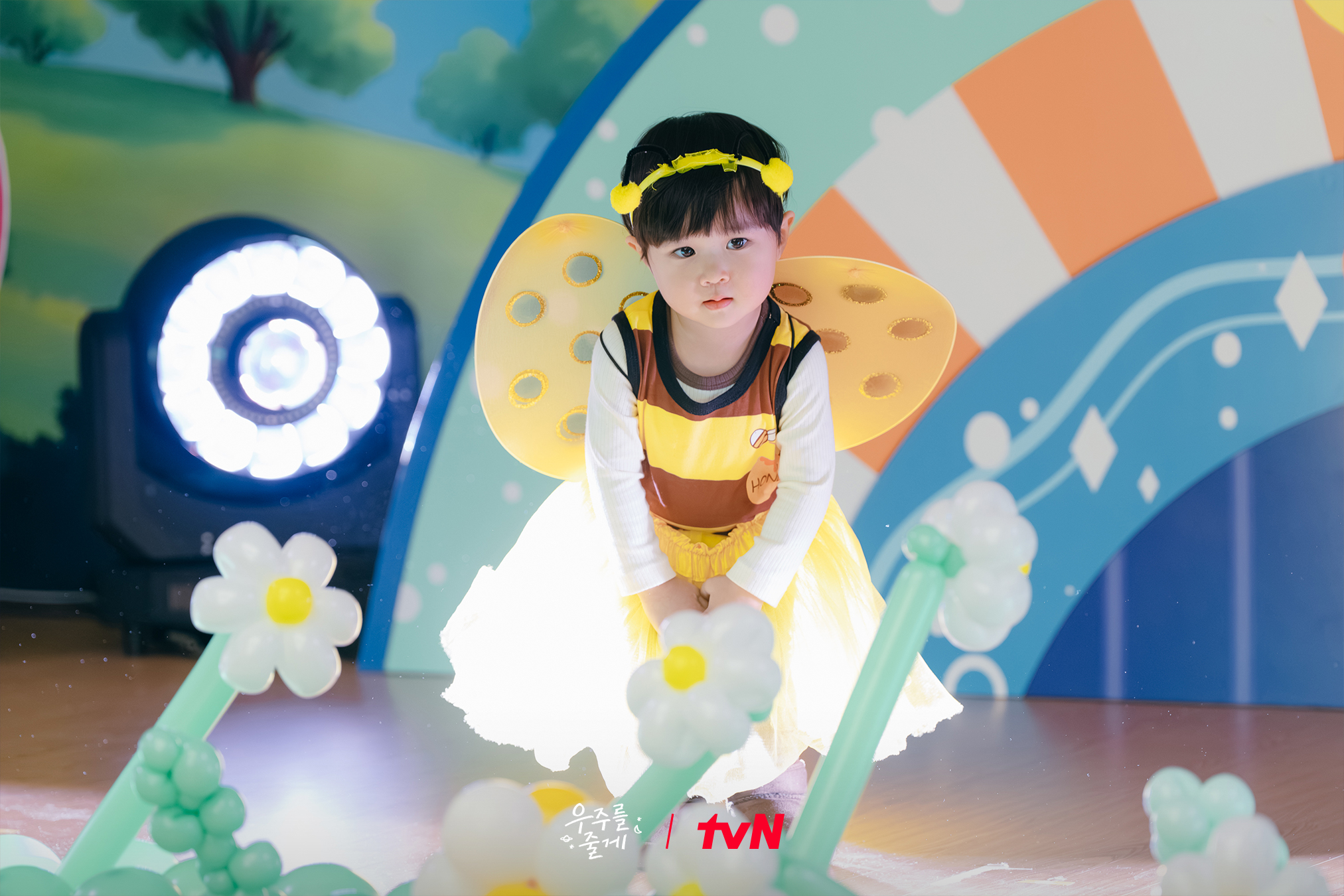 [잡담] 우주를줄게) 티랑이 이모, 삼촌들 응원하러티벤 마을에 우주 꿀벌이 찾아왔어요~🐝🐝: 임모, 삼툔 금요일 파이팅~💛 | 인스티즈