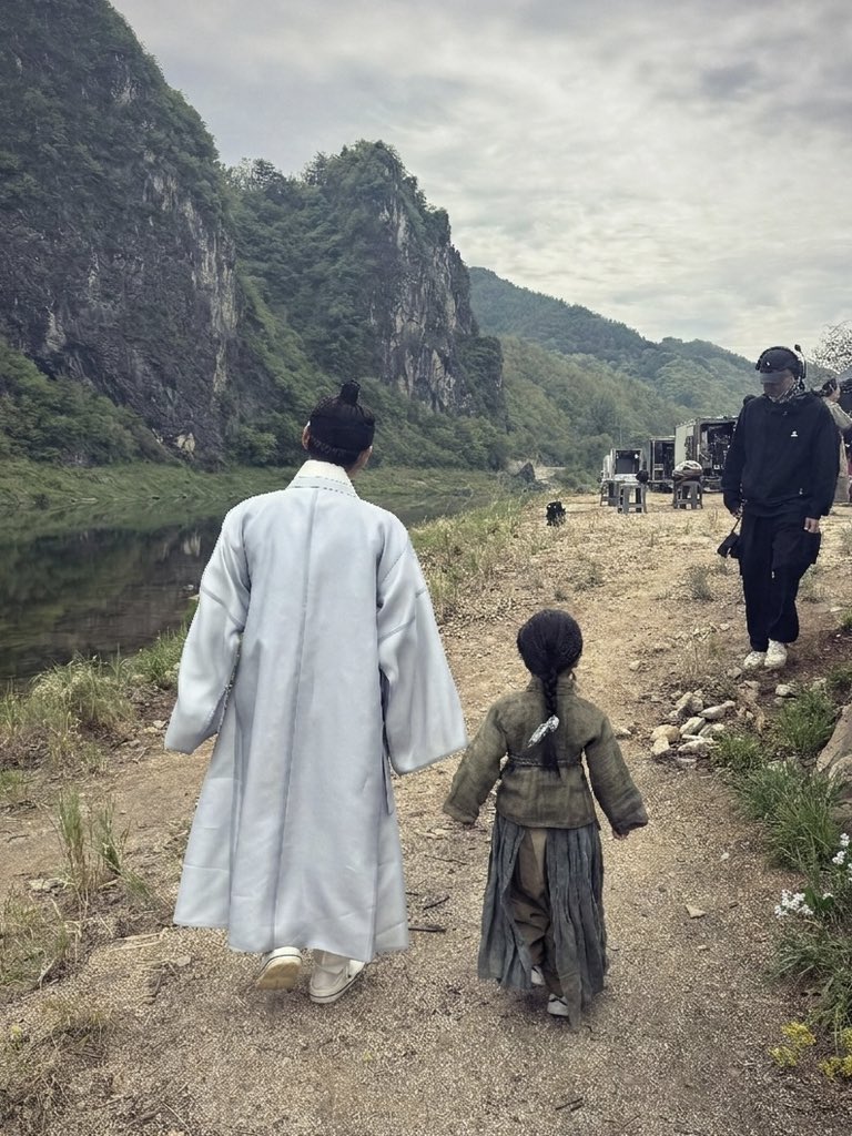 [잡담] 홍위 천만기념 비하인드 사진 올라왔다 | 인스티즈