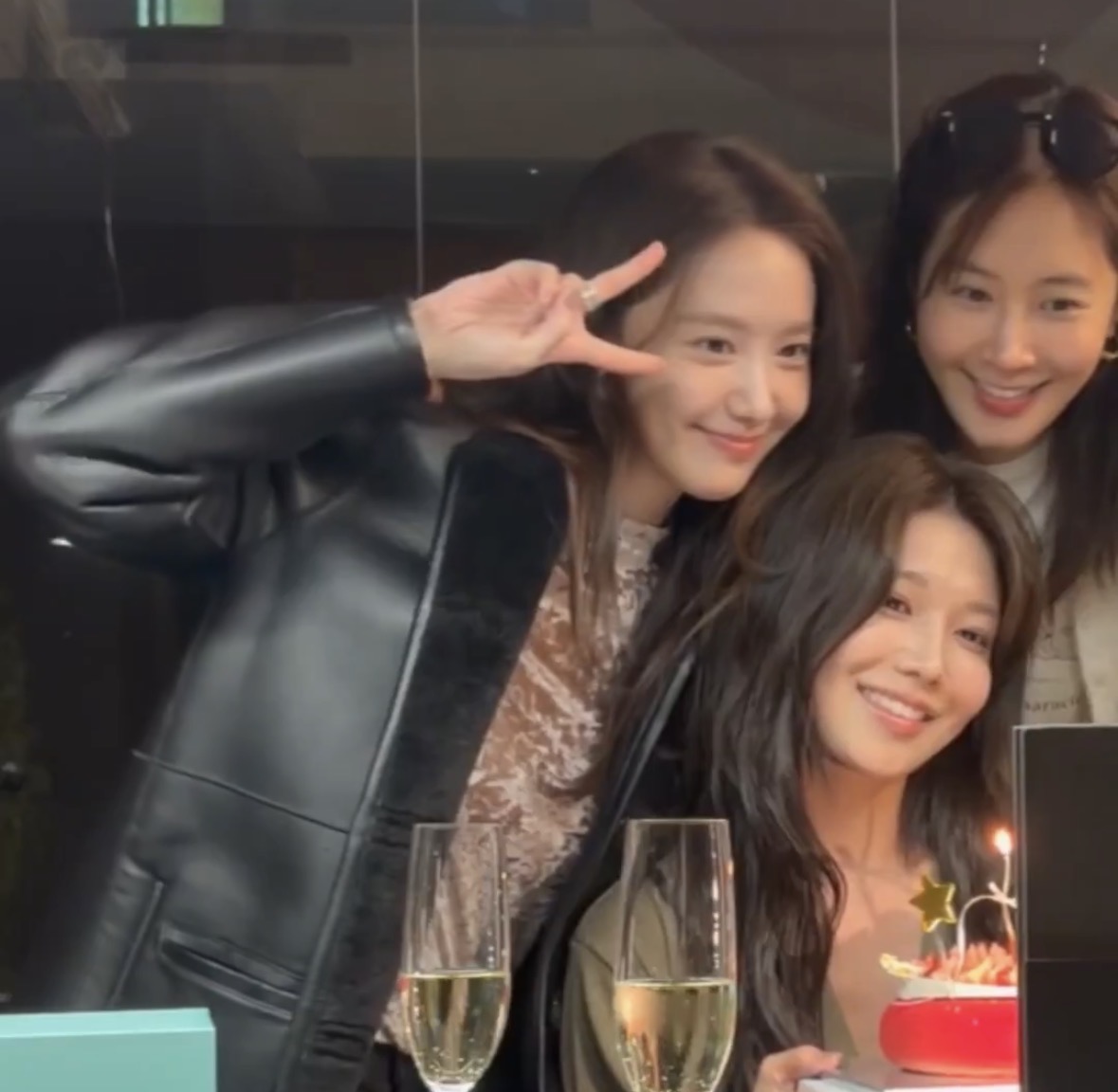 [잡담] 여기 윤아 팬들 있어? 무스탕 정보좀 주라 제발제발 ㅠㅠ | 인스티즈