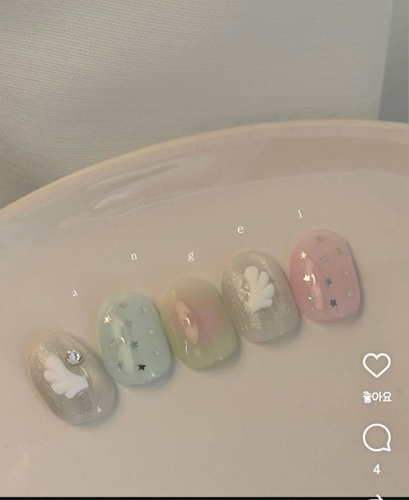 [잡담] 얘들아 네일 뭐가 더 이뻐 | 인스티즈