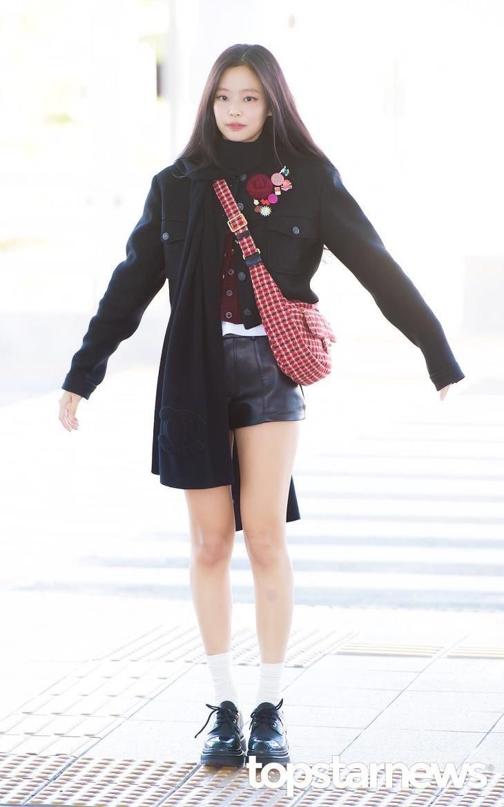 [잡담] 제니 샤넬쇼 출국 착장 항상 너무 예쁨 | 인스티즈