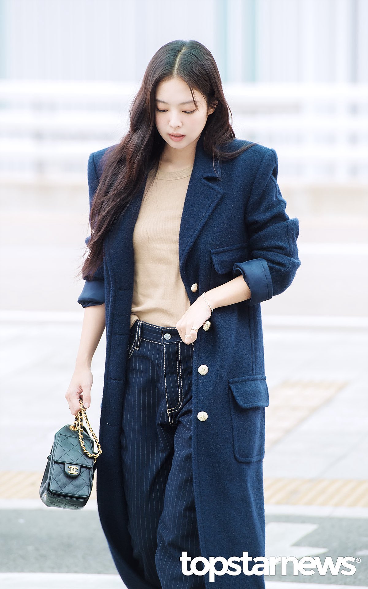 [잡담] 제니 샤넬쇼 출국 착장 항상 너무 예쁨 | 인스티즈