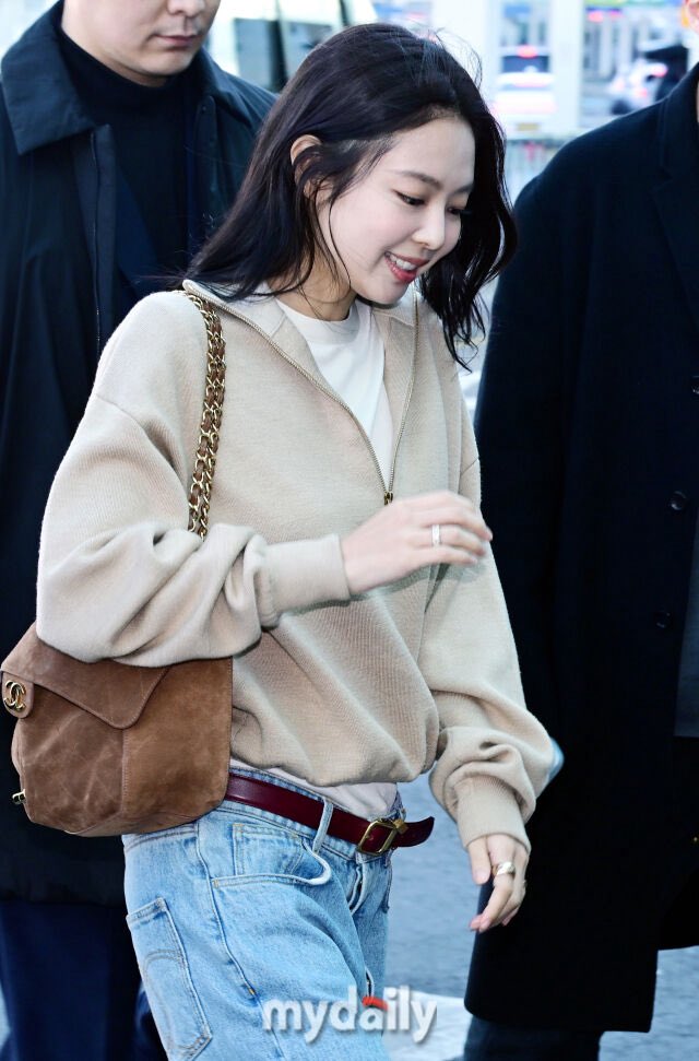 [잡담] 제니 샤넬쇼 출국 착장 항상 너무 예쁨 | 인스티즈