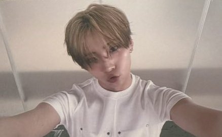 [잡담] 이상원 귀엽고 깜찍한 셀카는 포카로 뺏기는거였네 | 인스티즈