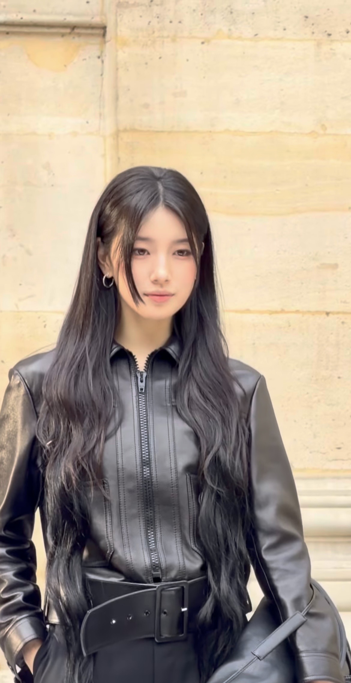 [잡담] 셀린느 수지 느낌 좋다🖤 | 인스티즈