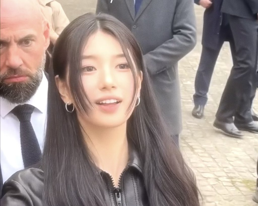 [잡담] 셀린느 수지 느낌 좋다🖤 | 인스티즈