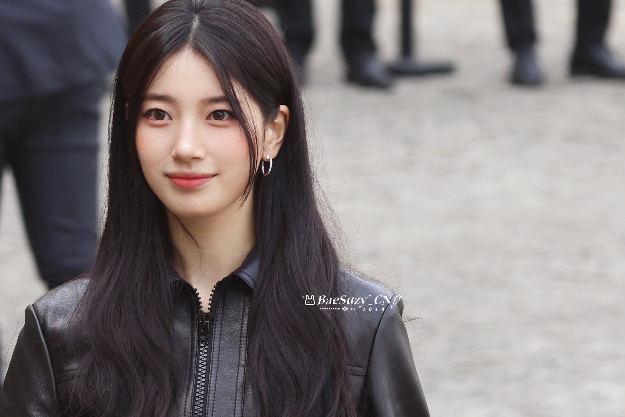 [잡담] 셀린느 수지 느낌 좋다🖤 | 인스티즈