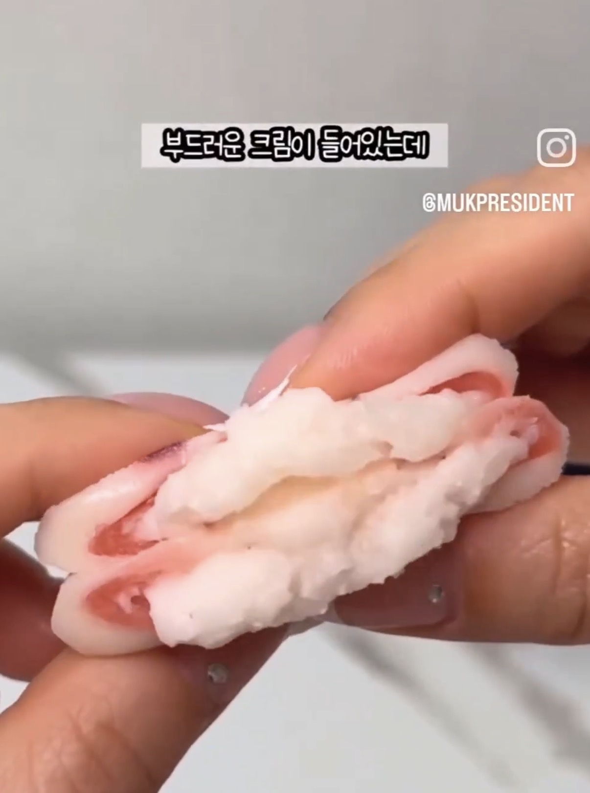 [잡담] 지디 일본에서 유행하는 키티 찹쌀떡 먹었네 | 인스티즈