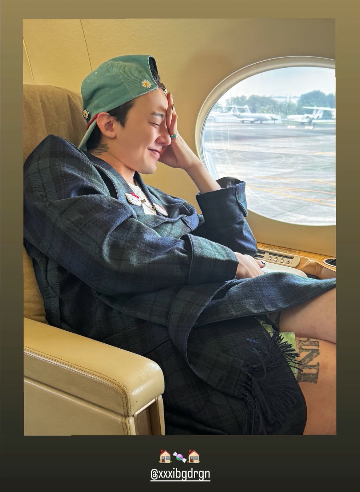 [잡담] 지디 일본에서 유행하는 키티 찹쌀떡 먹었네 | 인스티즈