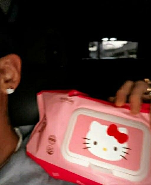 [잡담] 지디 일본에서 유행하는 키티 찹쌀떡 먹었네 | 인스티즈