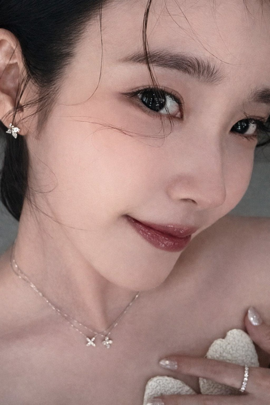 [잡담] 아이유 얼굴 진짜 좋네… | 인스티즈