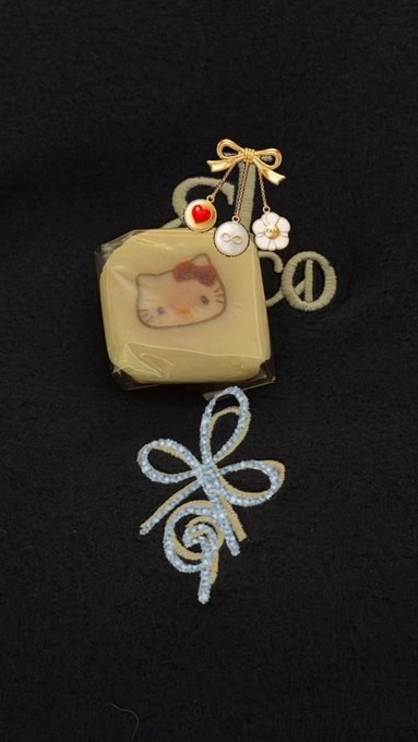 [잡담] 지디 일본에서 유행하는 키티 찹쌀떡 먹었네 | 인스티즈