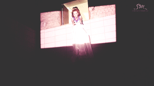 민희진의 역작이라고 불리는 에프엑스 핑크테이프 티저 해석.jpg | 인스티즈