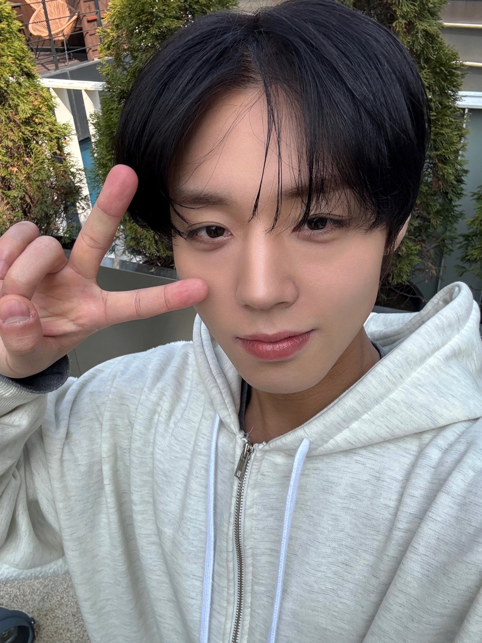 [잡담] 박지훈 소속사 이제 사진 다 떨어졌나봨 | 인스티즈