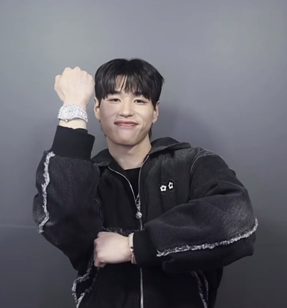 [잡담] 이 분 누군지 아는사람? 제미나이한테 물어봐도 이상한 사람만 나옴 네이버 돌렸는데 세븐틴 우지 나옴;; 쇼미 나온 사람이래 | 인스티즈