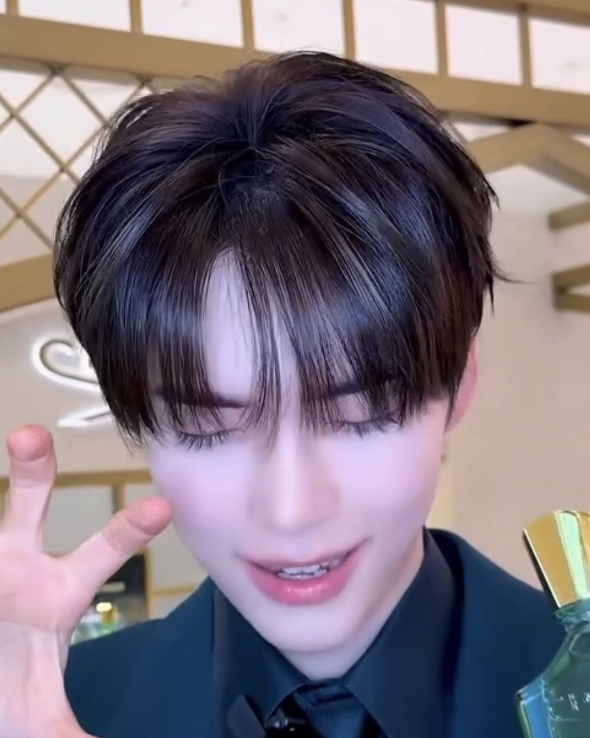 [잡담] 캡쳐한건데 성한빈 속눈썹 진짜 길고 풍성하고 예쁘다 | 인스티즈