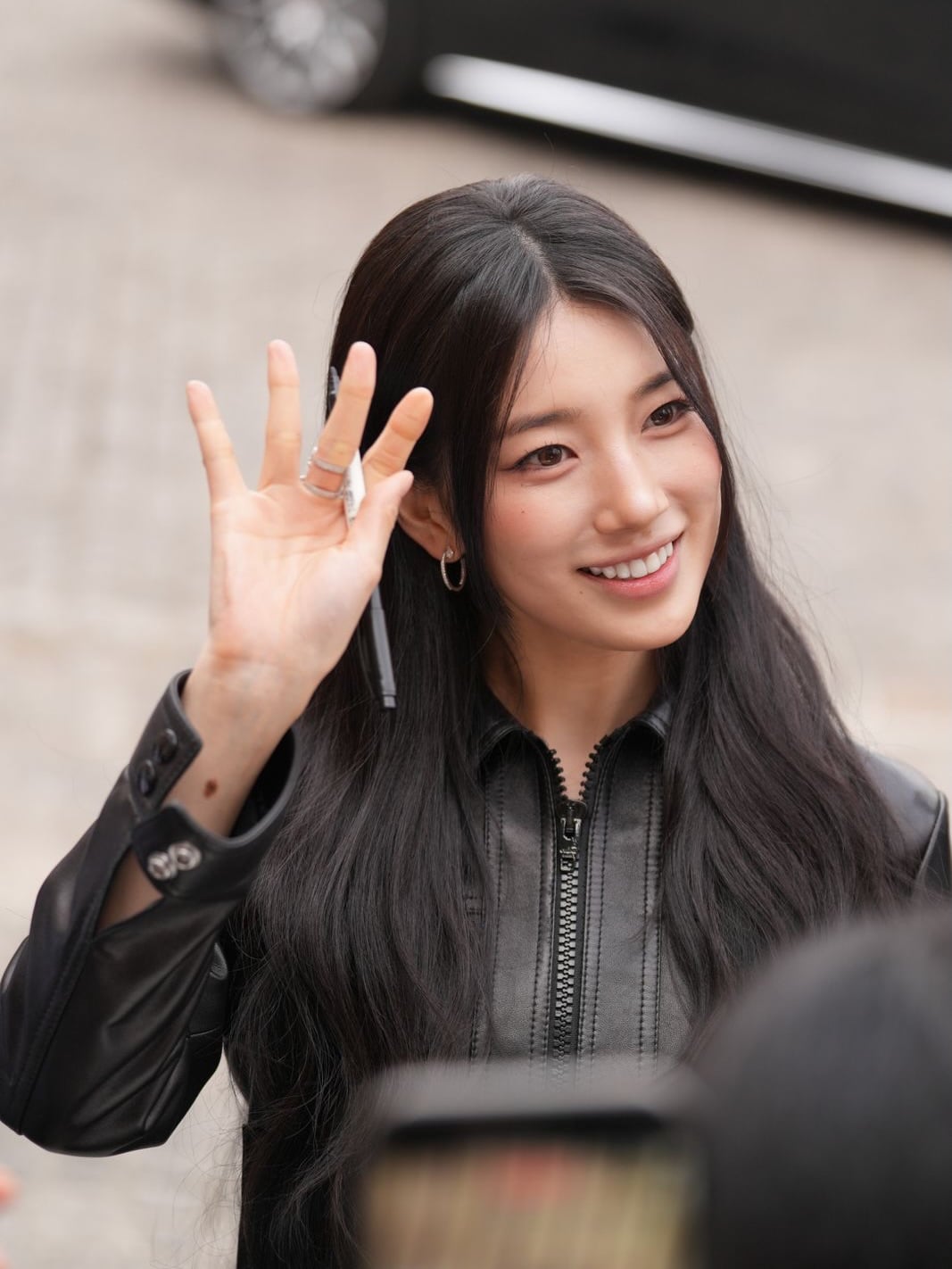 [잡담] 수지) 수지 x 셀린느 파리패션위크 Celine's Hiver 2026 Show 해외잡지사에 올라온 고화질 사진들 | 인스티즈