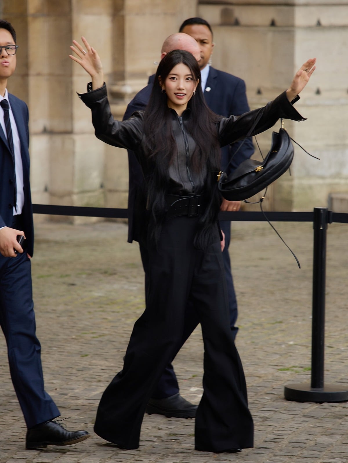 [잡담] 수지) 수지 x 셀린느 파리패션위크 Celine's Hiver 2026 Show 해외잡지사에 올라온 고화질 사진들 | 인스티즈