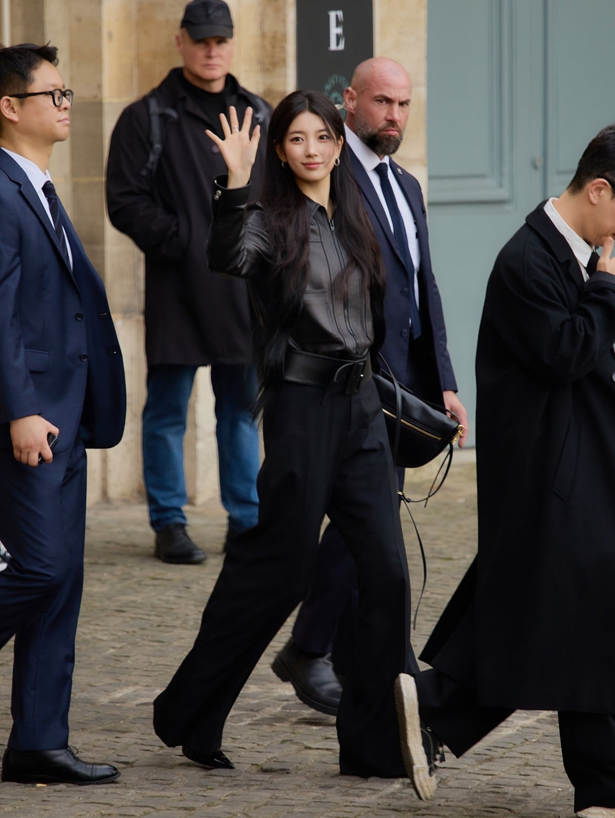 [잡담] 수지) 수지 x 셀린느 파리패션위크 Celine's Hiver 2026 Show 해외잡지사에 올라온 고화질 사진들 | 인스티즈