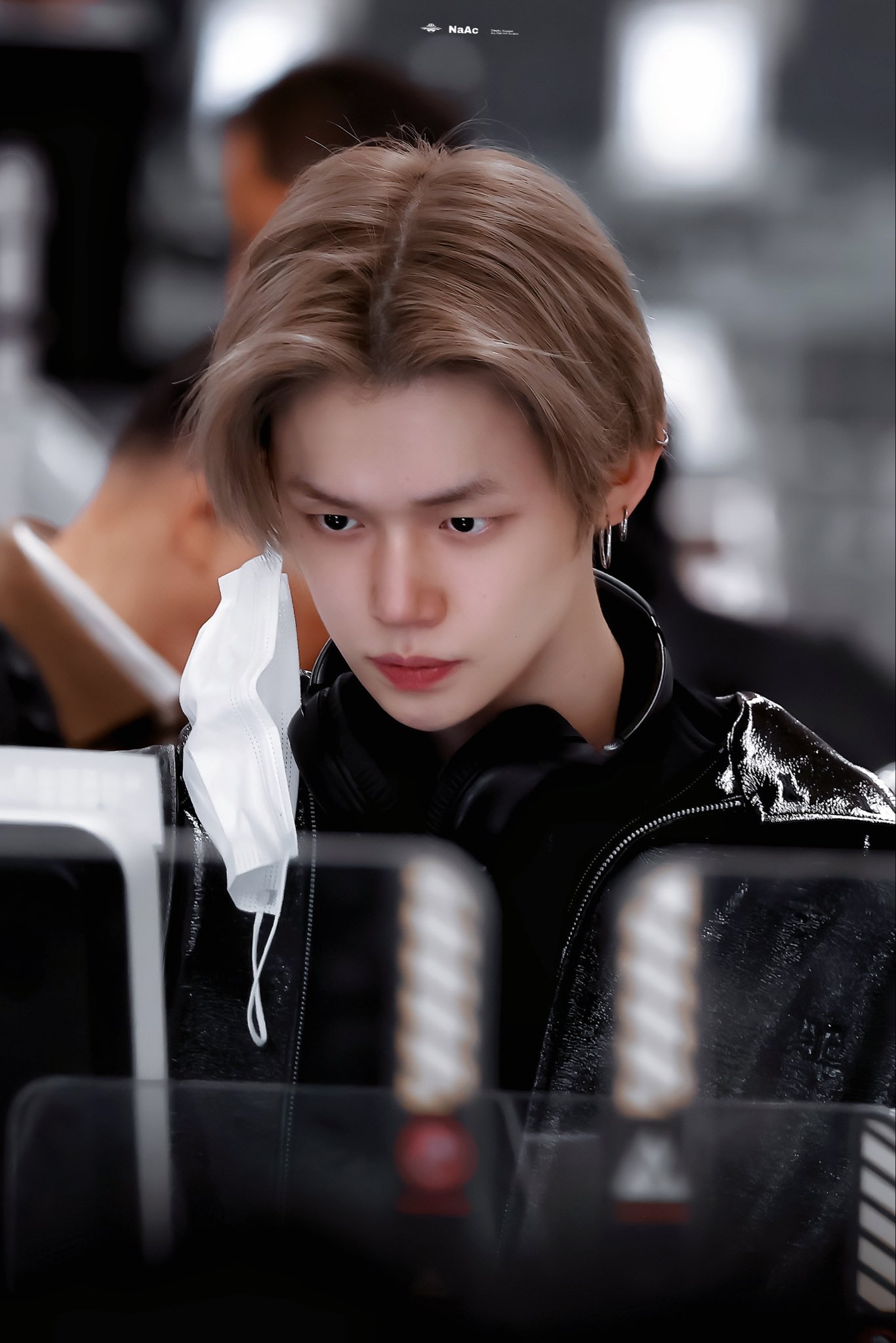 [잡담] 그냥 본인확인 하려고 마스크 벗은 건데 왜 잘생겼어 | 인스티즈