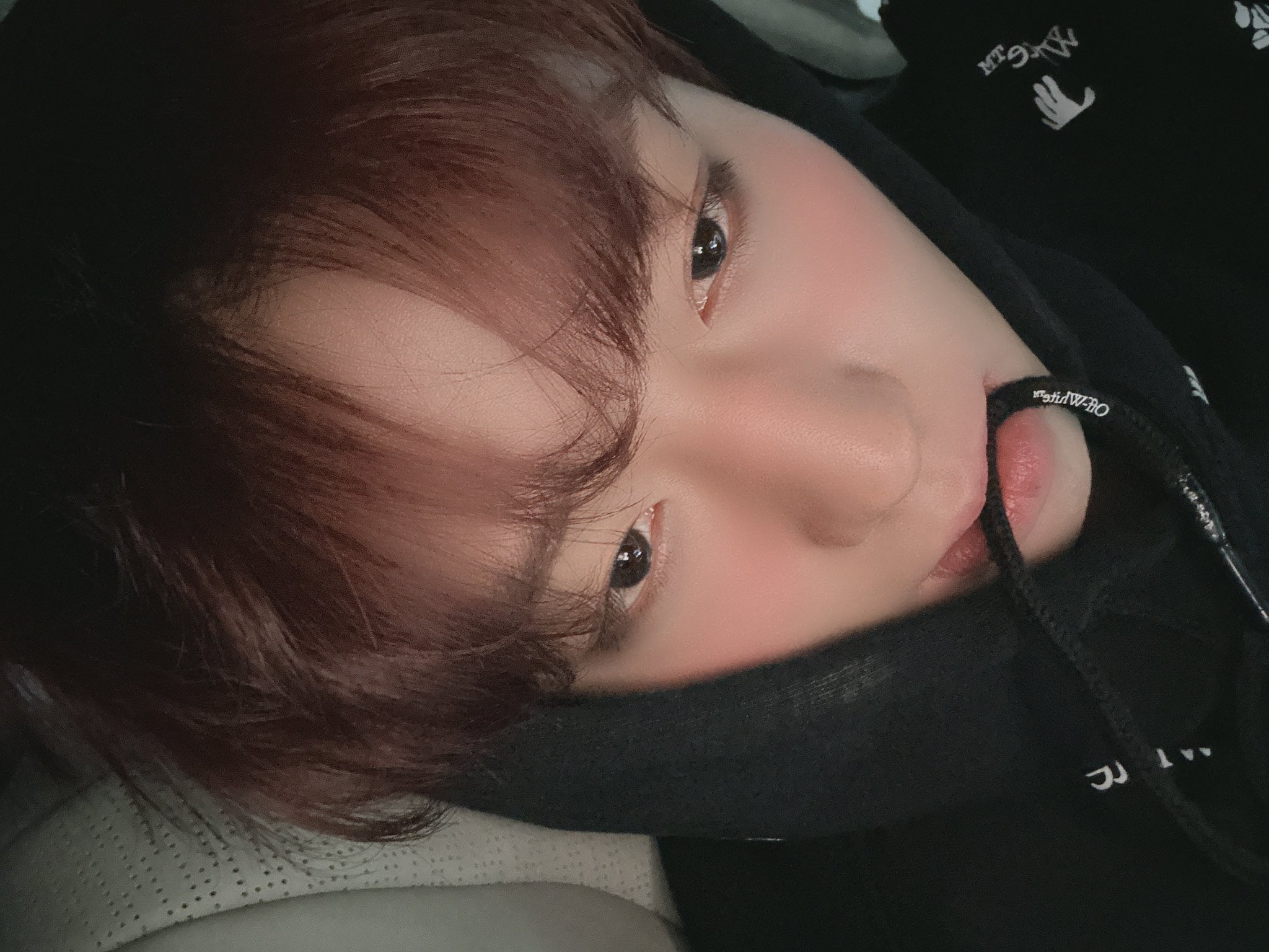 [잡담] 박지훈 눈 길이 길다더니 이 사진보니까 확 체감됨 | 인스티즈