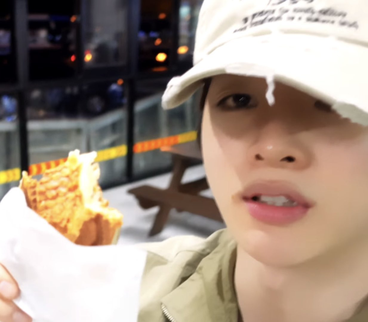 [잡담] 성찬이 눈 어디까지 내려가는거에요? | 인스티즈