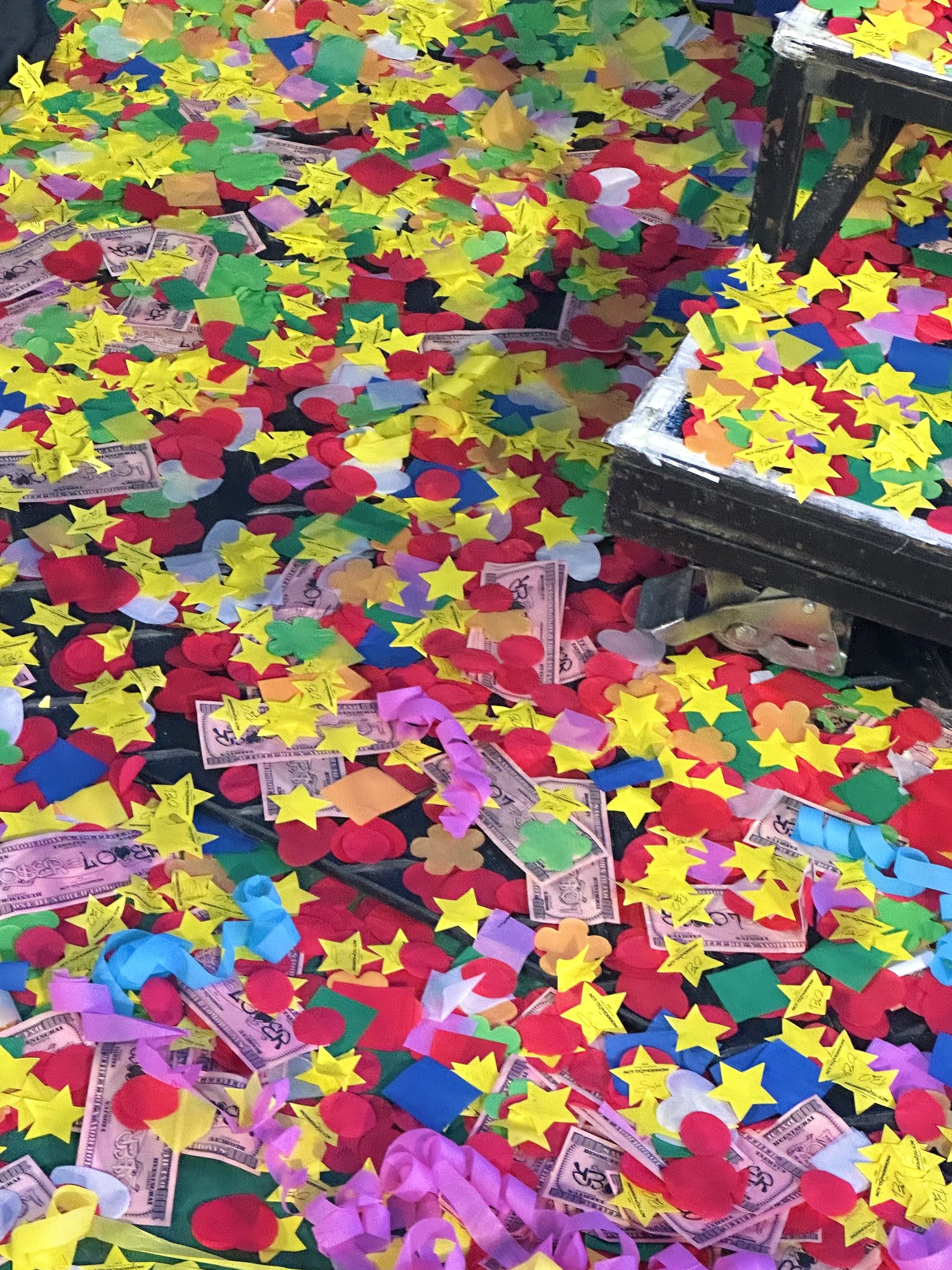 [잡담] 투바투는 사실 유명한 컨페티 아티스트임 | 인스티즈