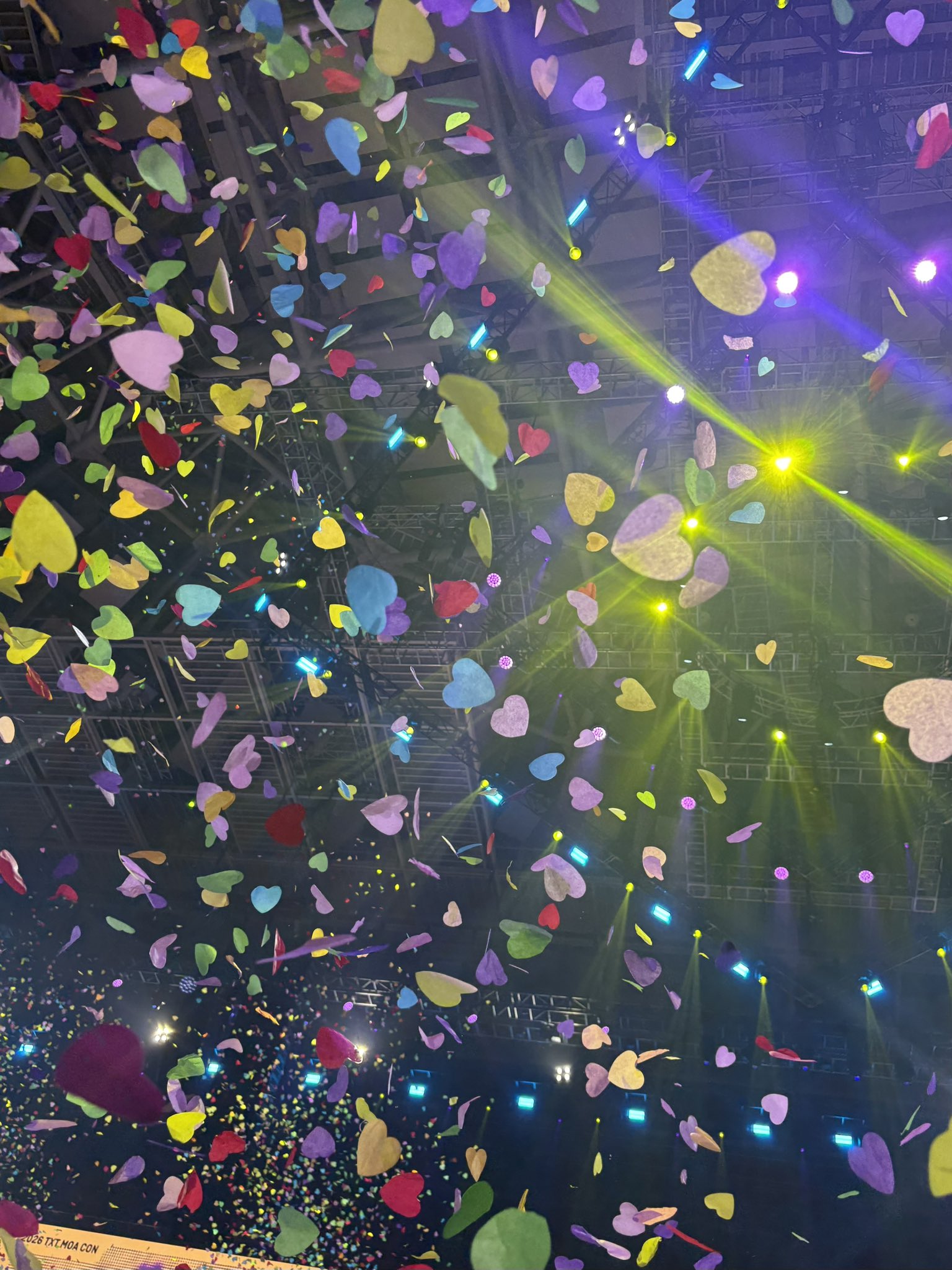 [잡담] 투바투는 사실 유명한 컨페티 아티스트임 | 인스티즈