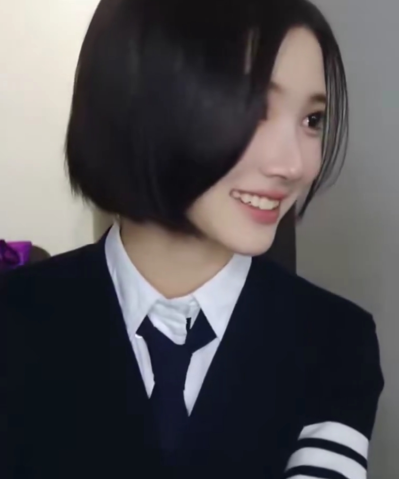 [잡담] 하투하 지우 딸기쥬얼리밀크티 눈빛이라는데 | 인스티즈