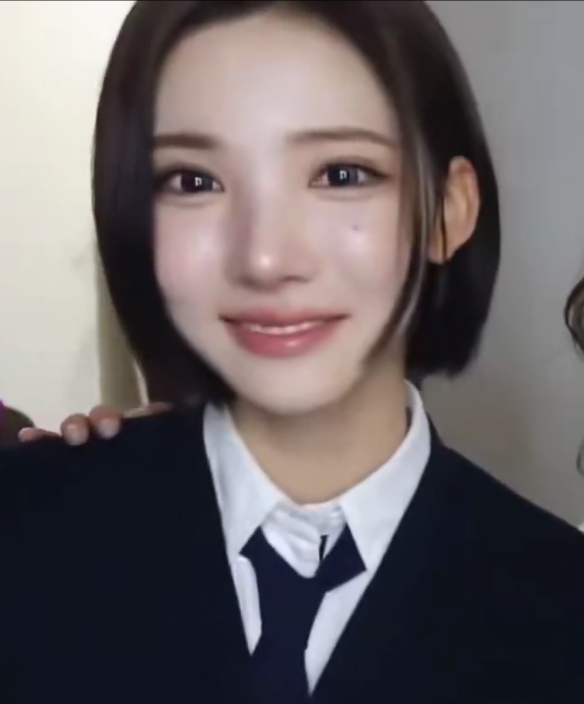 [잡담] 하투하 지우 딸기쥬얼리밀크티 눈빛이라는데 | 인스티즈
