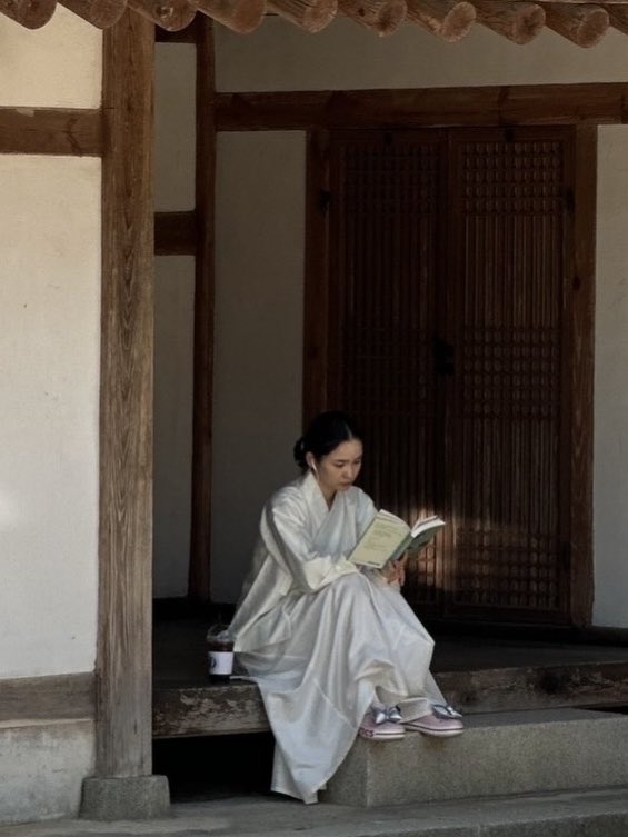 [잡담] 전미도 배우님 왕사남 비하인드컷 떴는데 힙하신데..? | 인스티즈