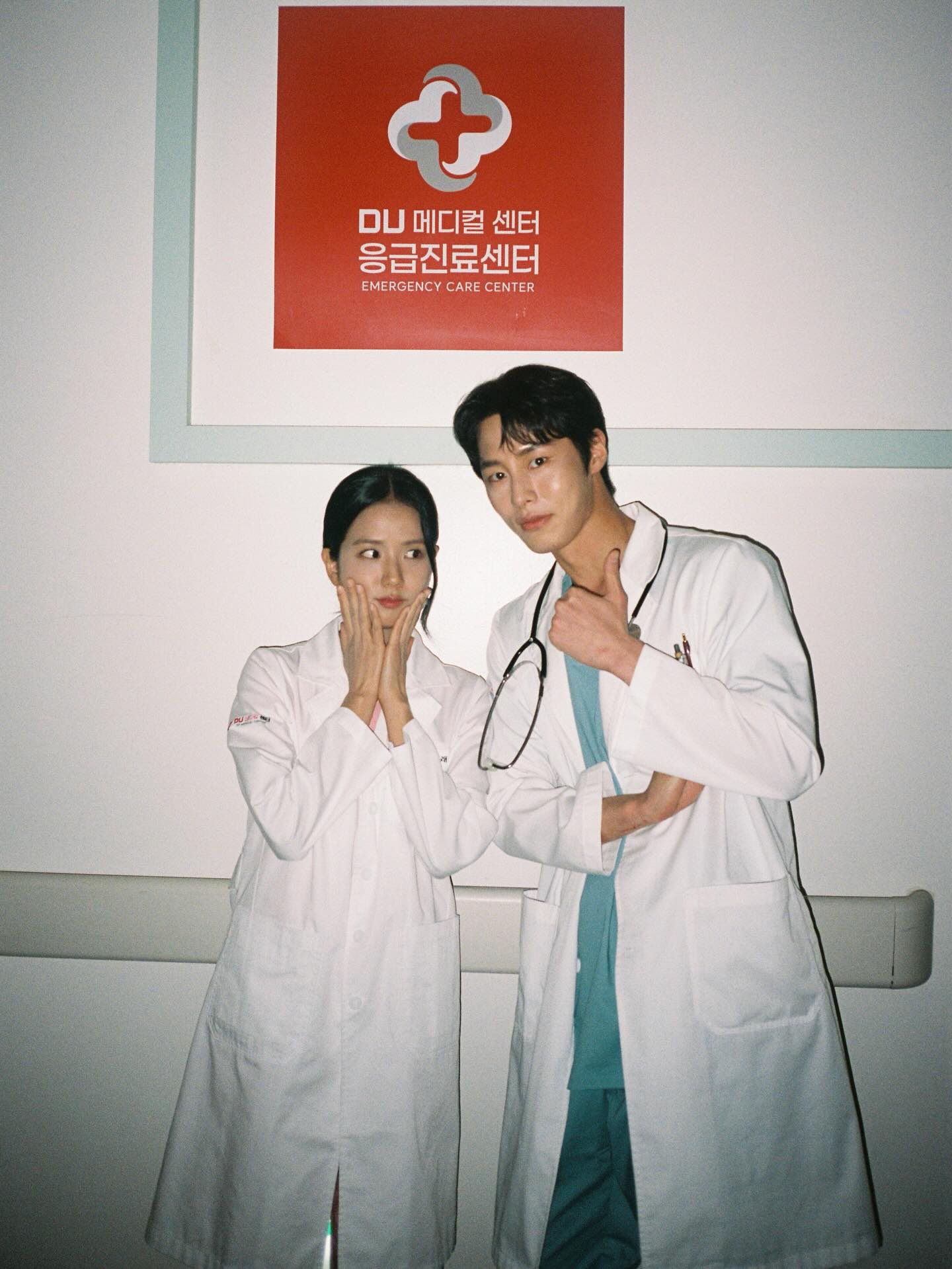 [정보/소식] 지수 인스타 업뎃 (feat. 월간 남친 상대 배우들) | 인스티즈