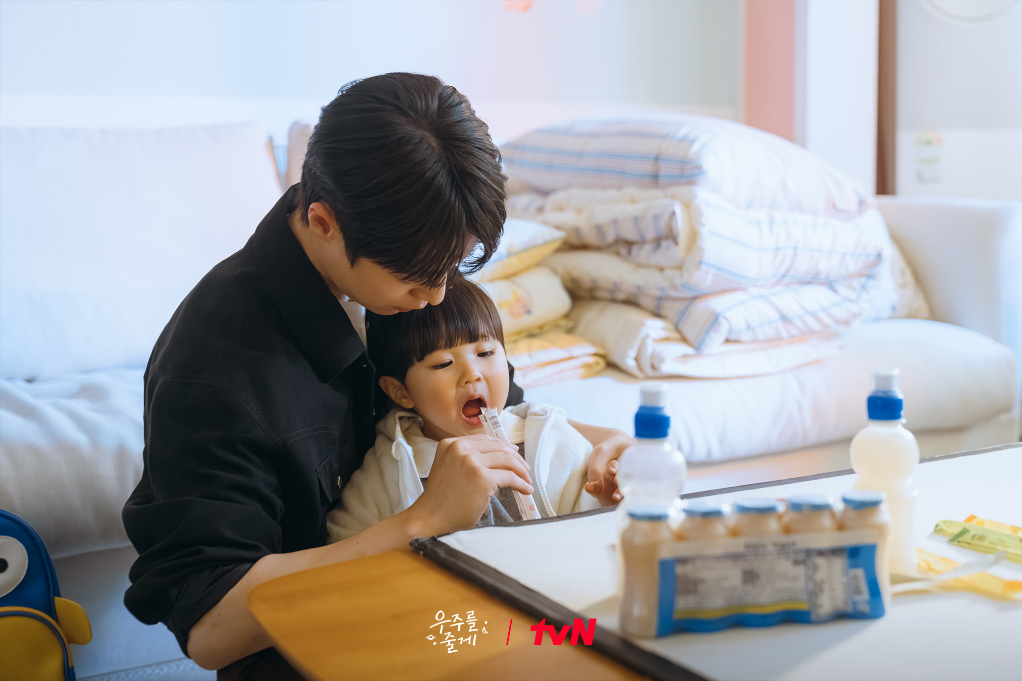 [잡담] 우주를줄게) 보기만 해도 자동 미소 유발🥰우주 패밀리 비하인드 컷 대방출🐝🎶이번 주도 우주네랑 함께 해주기로 약속! | 인스티즈