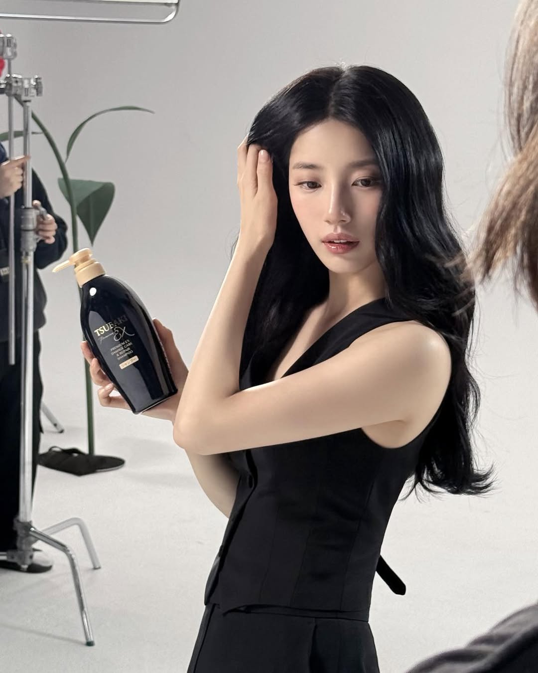 [잡담] 수지) 수지 소속사 인스타 츠바키 비하인드 사진 | 인스티즈