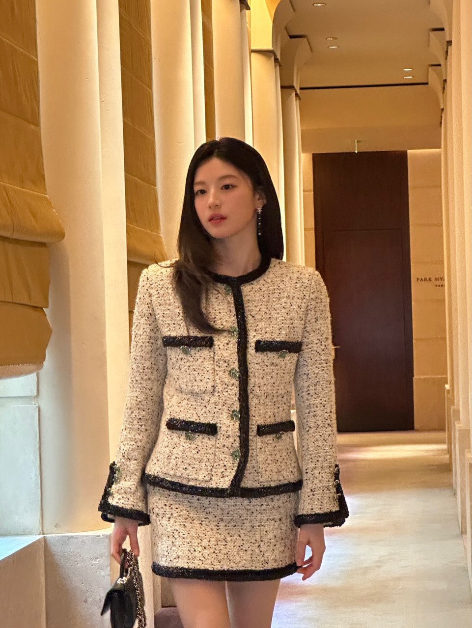 [잡담] 고윤정 샤넬 인스타 올라왔다 | 인스티즈