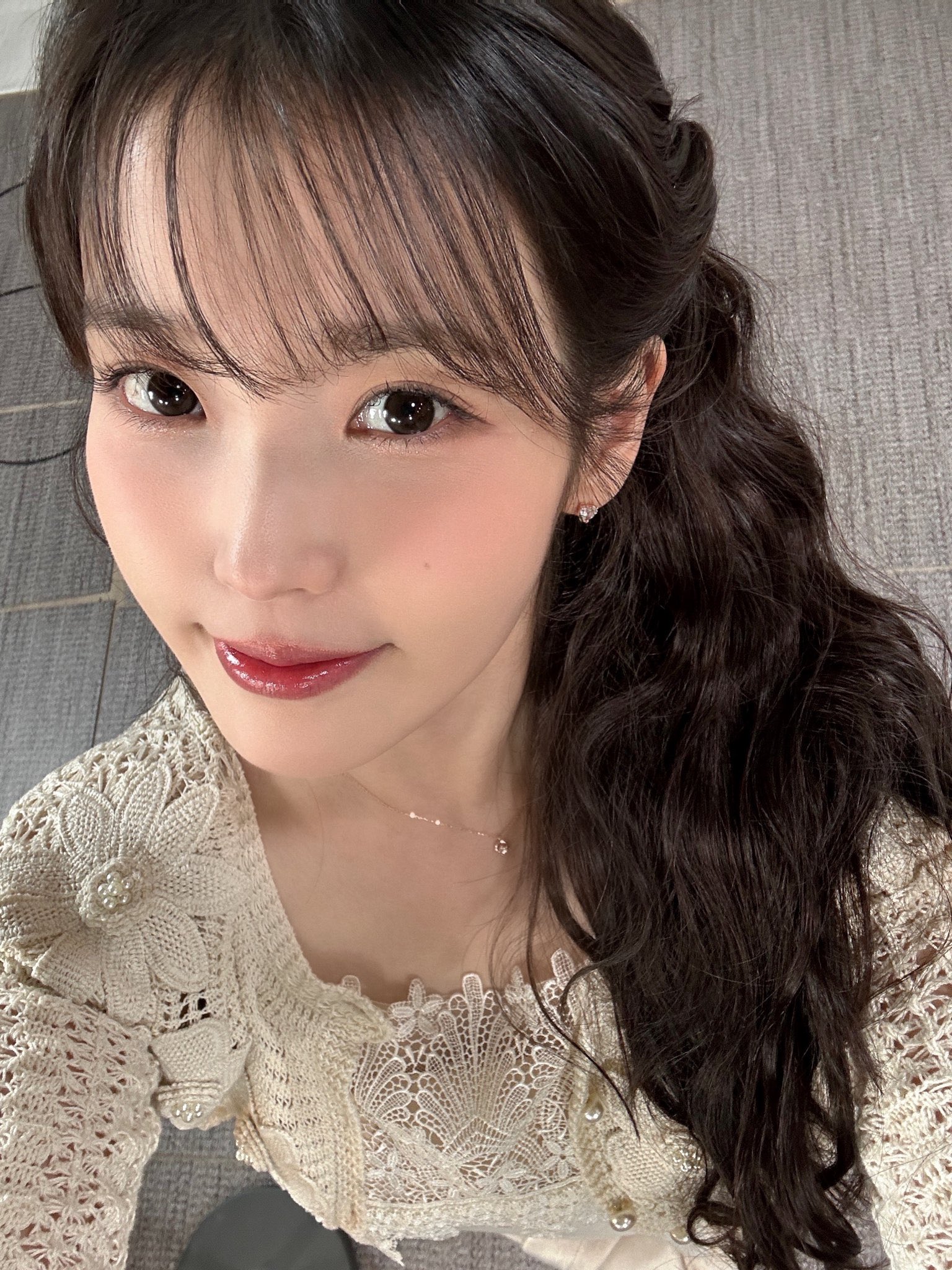 [잡담] 나 아이유 이런 웨이브 반묶음 아랑하는데 | 인스티즈