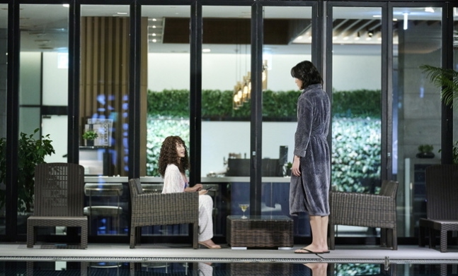 [정보/소식] 닥터신) 정이찬 송지인, 수영장 급발진 만남…임성한 시그니처 장면 탄생(닥터신) | 인스티즈