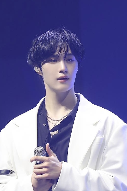 [잡담] 무대 위 윤현석이 ㄹㅇ 잘생김 | 인스티즈