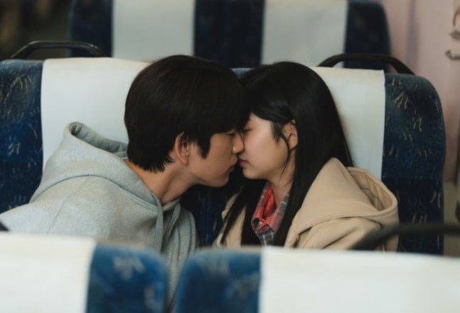 [정보/소식] 샤이닝) 박진영♥김민주 '샤이닝' 넷플릭스 글로벌10 진입…설렘 순간zip | 인스티즈