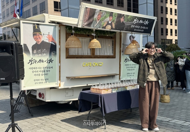 [잡담] 장항준 커피차 기사 보는데 요즘 커피차들 센스가 대단하다 | 인스티즈