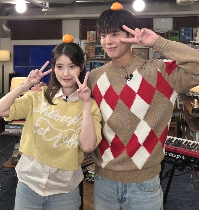 [잡담] 아이유 손 너무나도 사랑해 | 인스티즈