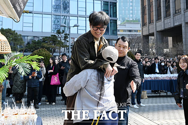 [정보/소식] 장항준 감독 왕사남 커피차 역조공 이벤트 한짤요약 | 인스티즈