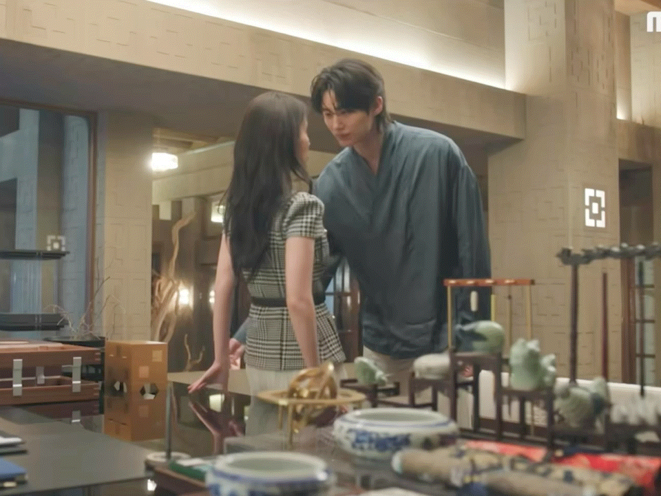 [잡담] 대군부인) 아이유 전작들처럼 로코라고 해서 뽀뽀 정도 생각하고 있었는데 | 인스티즈