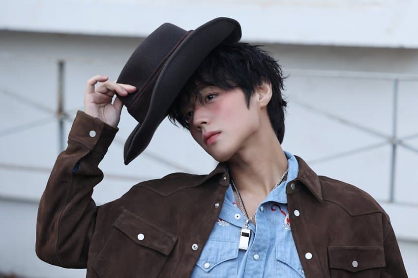 [잡담] 박지훈 이 사진 박보검이랑도 그림체 닮지 않았어? | 인스티즈