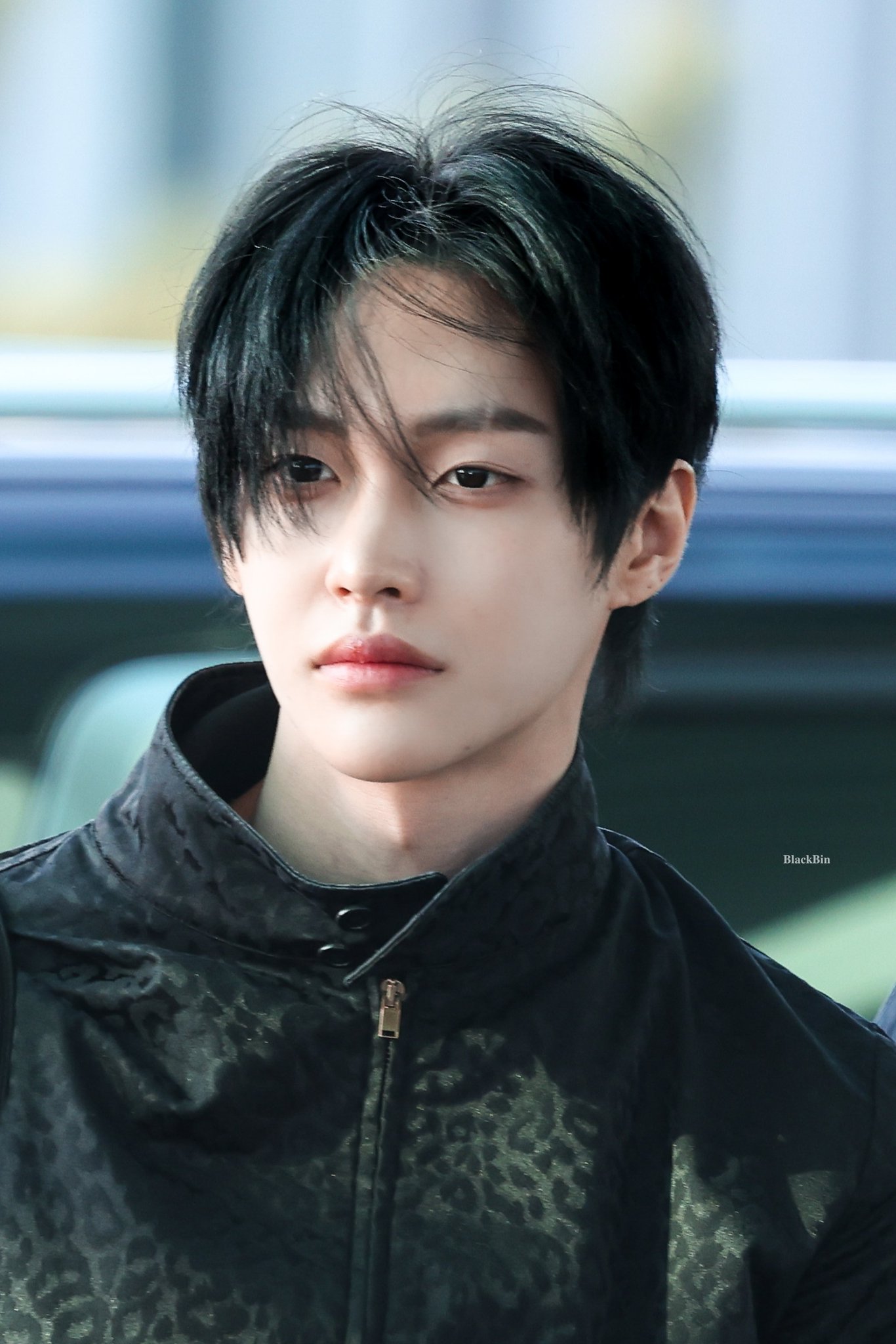 [잡담] 원빈이 출국 얼굴 이것 뭐에요? | 인스티즈