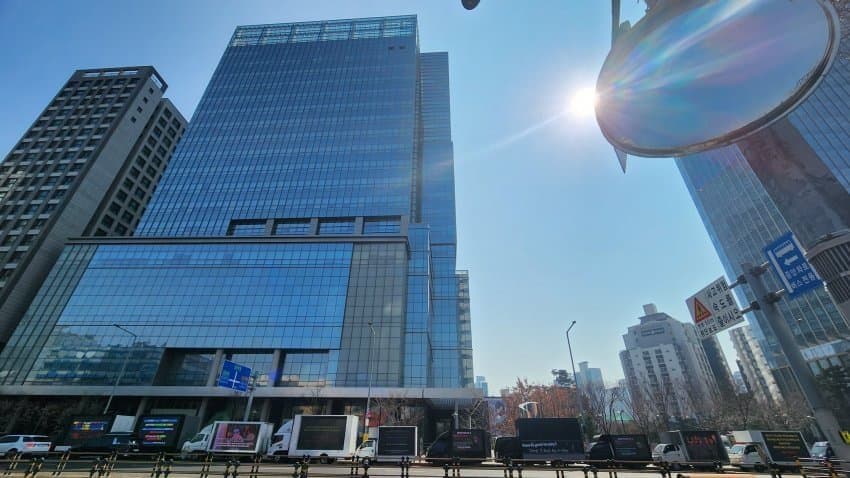 [정보/소식] 현재 희승 관련 트럭 총 60대 보낸다는 하이브 상황 | 인스티즈
