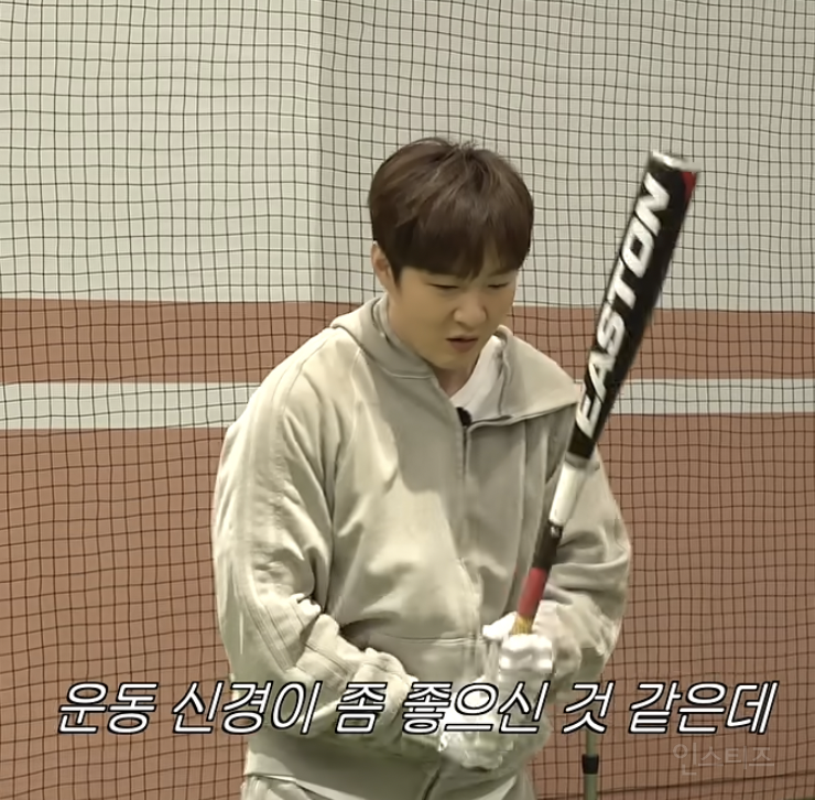 생각보다 운동신경이 꽤나 좋은듯한 이창섭 야구실력...JPG | 인스티즈